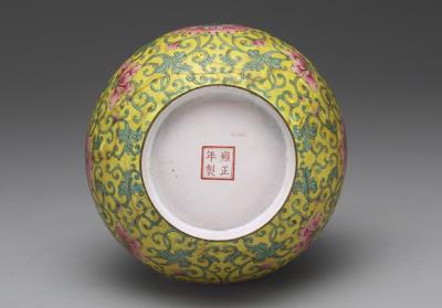 图片[2]-Copper vase with painted enamels, Qing dynasty, Yongzheng reign (1723-1735)-China Archive